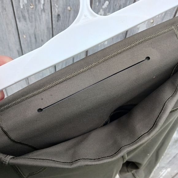 Lululemon In Movement Crop Everlux 19" Evergreen Dark Olive Green Leggings Sz 6 - Picture 5 of 6
